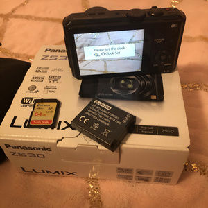 PANASONIC LUMIX ZS30 W/EXTRA BATTERY & MEMORY CARD
